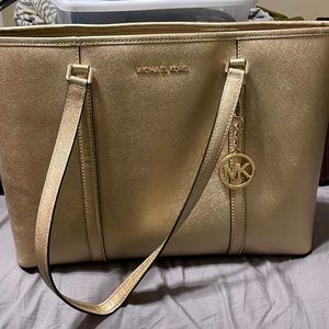 Champagne Michael Kors tote bag